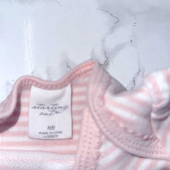 Starting Out Pink Striped Baby one piece with Animal Appliqué size newborn - Picture 4 of 5